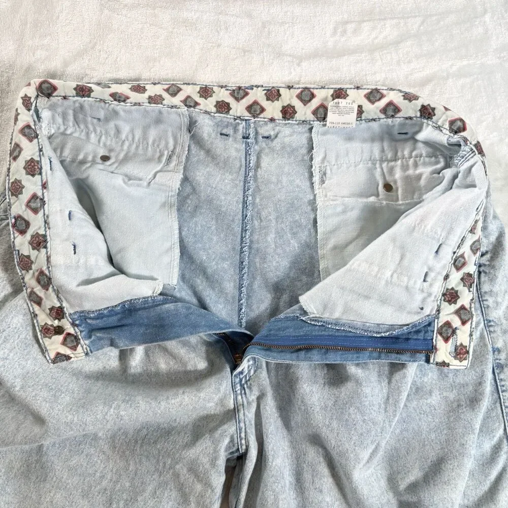 VTG 80s 90s Levi’s Coasters Acid Wash Pleated Denim Shorts Light Wash Jorts